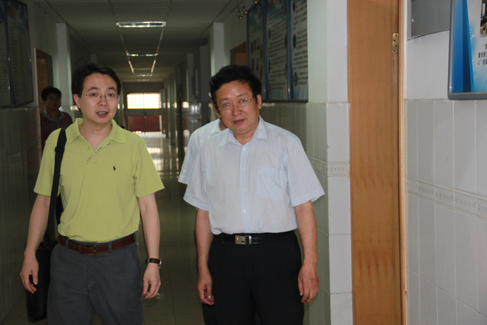 天津科技大学副校长王硕教授莅临快直播体育
指导工作