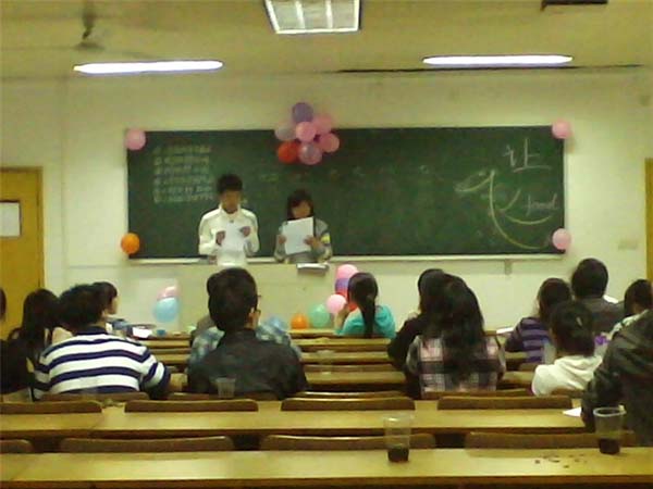 快直播体育
举办“让食品飞”食品知识竞赛初赛