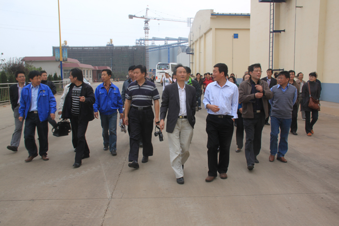 快直播体育
教师参观中储粮日照粮油储备库