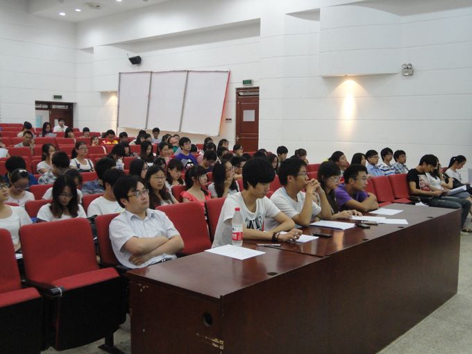 快直播体育
第十届团总支、学生会换届选举大会顺利召开