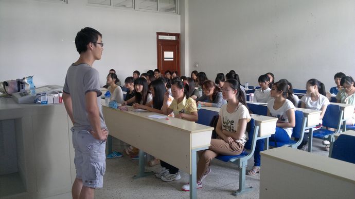 快直播体育
暑期社会实践经验交流主题班会陆续举行