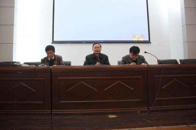 快直播体育
成功举办杰出校友报告会